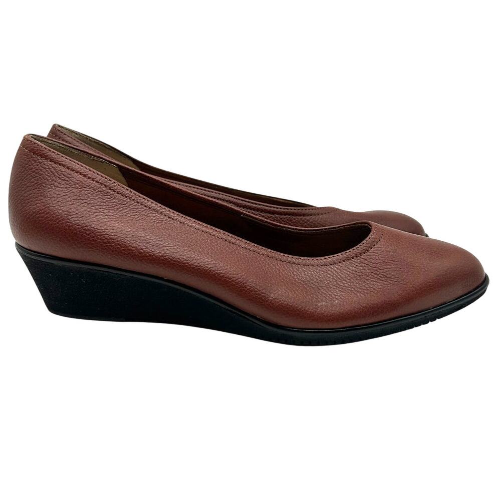 Salvatore Ferragamo Brown Leather Low Wedge Pumps Italy Size 8B Designer Classic